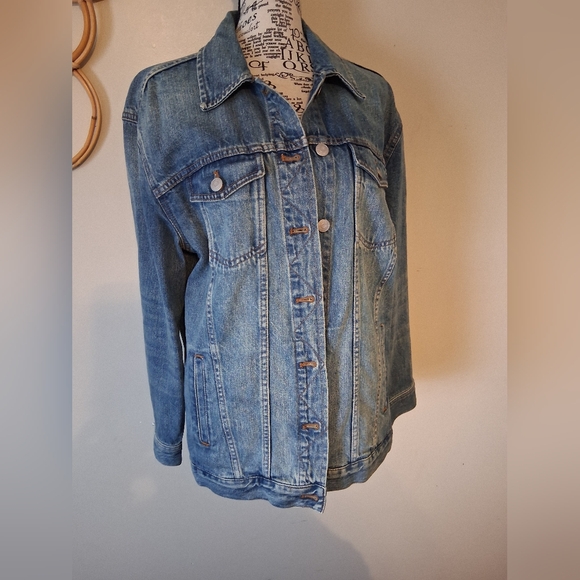 Madewell The Oversized Jean Jacket in Capstone Wash Size M / P2P 21 - Picture 2 of 11